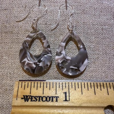 Lightweight hypoallergenic earrings - safe for metal allergies - Image 3
